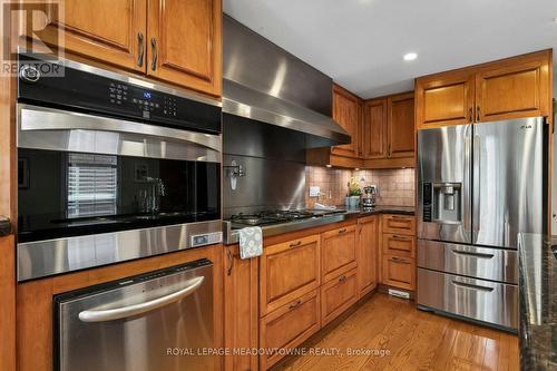 3170 Plum Tree Crescent, Mississauga, ON - Indoor Photo Showing Kitchen