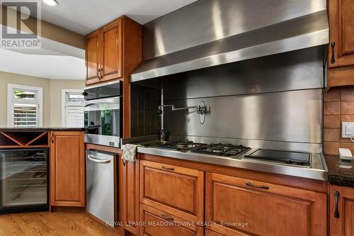 3170 Plum Tree Crescent, Mississauga, ON - Indoor Photo Showing Kitchen