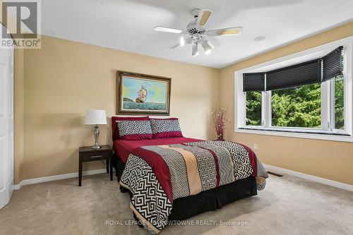3170 Plum Tree Crescent, Mississauga, ON - Indoor Photo Showing Bedroom