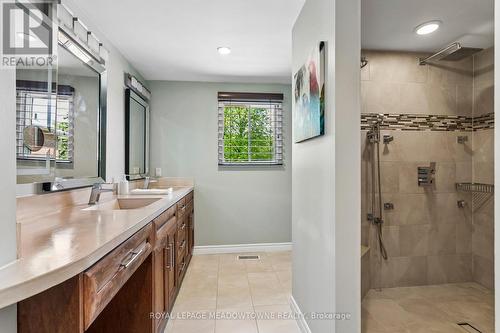 3170 Plum Tree Crescent, Mississauga, ON - Indoor Photo Showing Bathroom