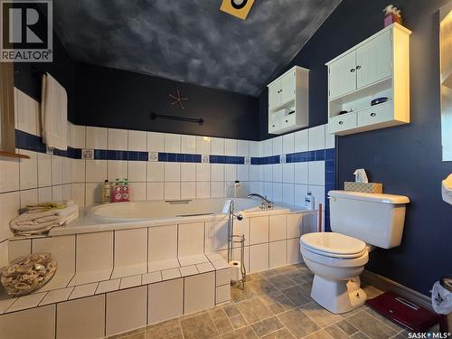 43 Assiniboia Avenue, Mctaggart, SK - Indoor Photo Showing Bathroom