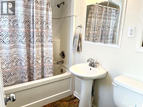 113 Laurier Avenue, Yorkton, SK - Indoor Photo Showing Bathroom