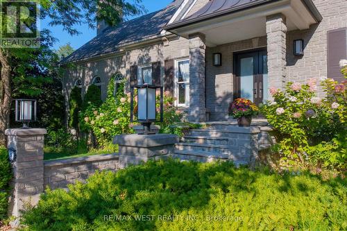 5 HUMBERVIEW DRIVE  Vaughan, ON L4H 1B1