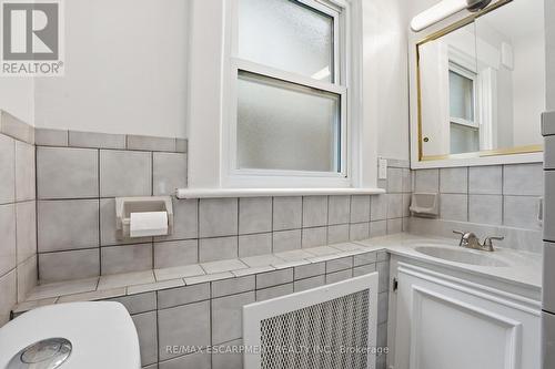 167 Balmoral Avenue, Hamilton, ON - Indoor Photo Showing Bathroom