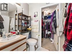 4-piece ensuite bathroom and walk-in closet - 