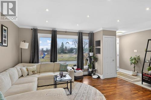 578 Hillside Street, Peterborough (Northcrest Ward 5), ON - Indoor Photo Showing Living Room