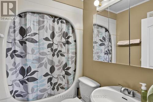 578 Hillside Street, Peterborough (Northcrest Ward 5), ON - Indoor Photo Showing Bathroom
