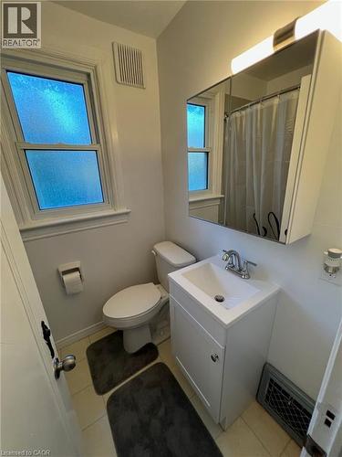 115 Highland Road W, Kitchener, ON - Indoor Photo Showing Bathroom