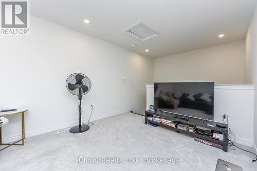 3958 Leonardo Street, Burlington, ON - Indoor