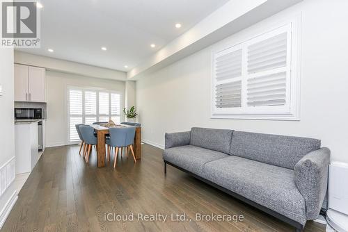 3958 Leonardo Street, Burlington, ON - Indoor Photo Showing Living Room