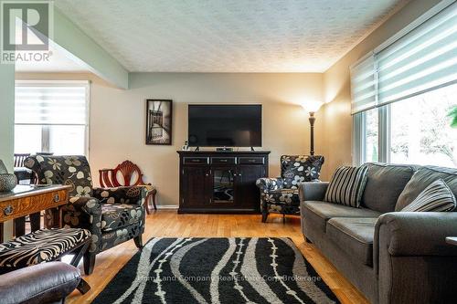 Living Room - 271 Devon Street, Stratford, ON - Indoor Photo Showing Living Room
