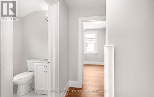 446 Argyle Street, Cambridge, ON - Indoor Photo Showing Bathroom