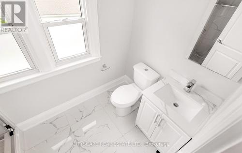 446 Argyle Street, Cambridge, ON - Indoor Photo Showing Bathroom