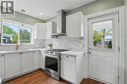 34 Weir Street S, Hamilton, ON - Indoor Photo Showing Kitchen With Upgraded Kitchen
