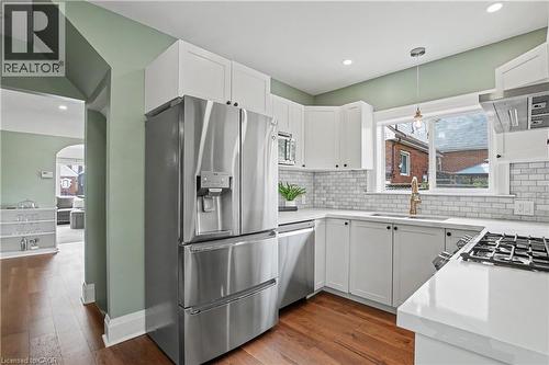 34 Weir Street S, Hamilton, ON - Indoor Photo Showing Kitchen With Upgraded Kitchen