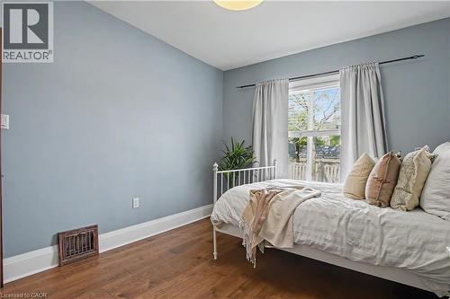 34 Weir Street S, Hamilton, ON - Indoor Photo Showing Bedroom