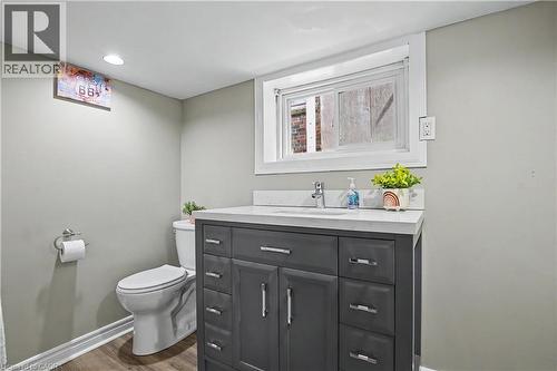 34 Weir Street S, Hamilton, ON - Indoor Photo Showing Bathroom