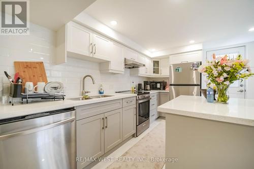4296 Claypine Rise, Mississauga, ON - Indoor Photo Showing Kitchen With Upgraded Kitchen