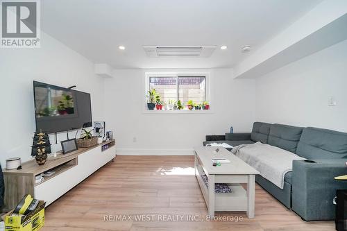 4296 Claypine Rise, Mississauga, ON - Indoor Photo Showing Living Room