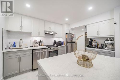 4296 Claypine Rise, Mississauga, ON - Indoor Photo Showing Kitchen With Upgraded Kitchen