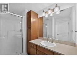 Full ensuite with walk-in shower & closet - 