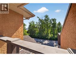 Very private second patio - 