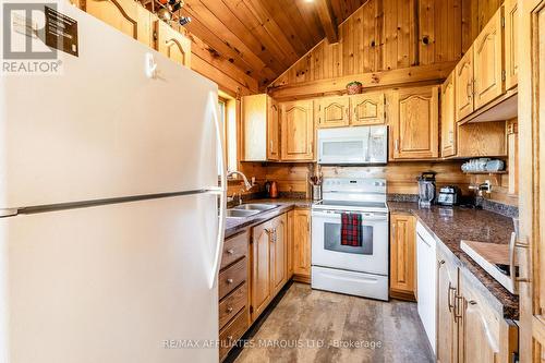 6571 Tree Haven Road, South Glengarry, ON - Indoor Photo Showing Kitchen With Double Sink