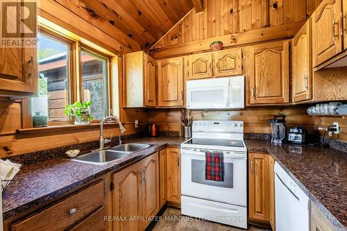 6571 Tree Haven Road, South Glengarry, ON - Indoor Photo Showing Kitchen With Double Sink