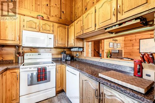 6571 Tree Haven Road, South Glengarry, ON - Indoor Photo Showing Kitchen