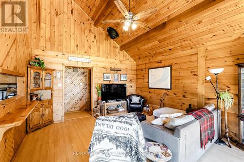 6571 Tree Haven Road, South Glengarry, ON - Indoor Photo Showing Living Room