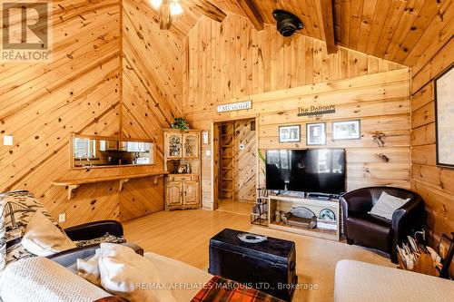 6571 Tree Haven Road, South Glengarry, ON - Indoor Photo Showing Living Room