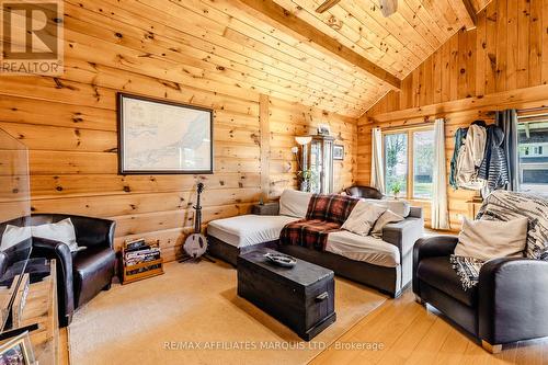 6571 Tree Haven Road, South Glengarry, ON - Indoor Photo Showing Living Room