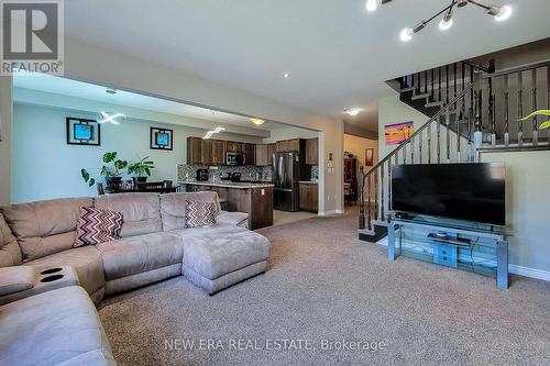 40 Fairgrounds Drive, Hamilton, ON - Indoor Photo Showing Living Room