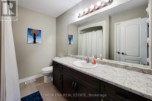 40 Fairgrounds Drive, Hamilton, ON - Indoor Photo Showing Bathroom