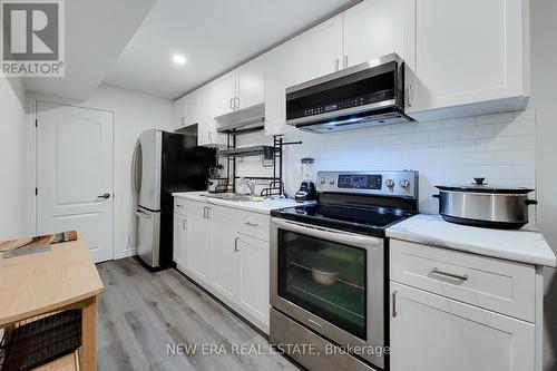 40 Fairgrounds Drive, Hamilton, ON - Indoor Photo Showing Kitchen