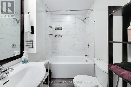 40 Fairgrounds Drive, Hamilton, ON - Indoor Photo Showing Bathroom
