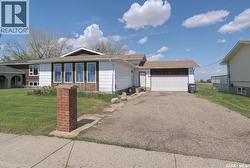 333 Dominion BAY Central Butte, SK S0H 0T0