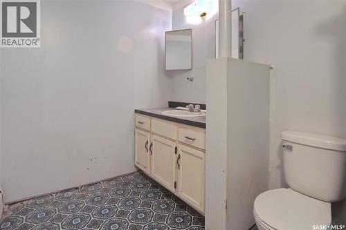 333 Dominion Bay, Central Butte, SK - Indoor Photo Showing Bathroom