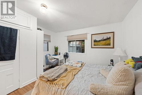 2 windows and closet for storage! - 277 Arlington Avenue, Ottawa, ON - Indoor Photo Showing Bedroom