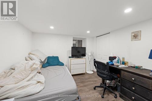 Bedroom w full egress window and dbl door closet. - 277 Arlington Avenue, Ottawa, ON - Indoor