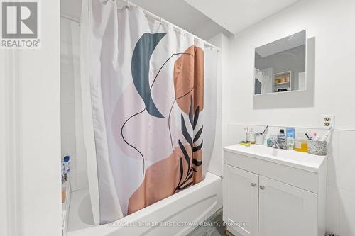 Full 4 pc updated bathroom w shower/tub combo. - 277 Arlington Avenue, Ottawa, ON - Indoor