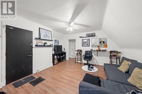 Unit 3- 3rd level 1 bedroom 1 bathroom. - 277 Arlington Avenue, Ottawa, ON - Indoor