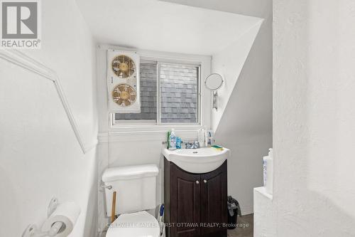 4 pc bathroom w shower/tub combo. - 277 Arlington Avenue, Ottawa, ON - Indoor Photo Showing Bathroom