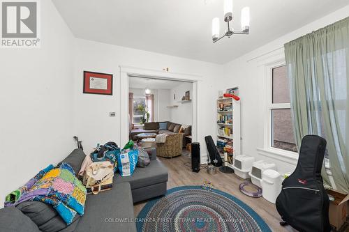 Expansive window & fixture above. - 277 Arlington Avenue, Ottawa, ON - Indoor