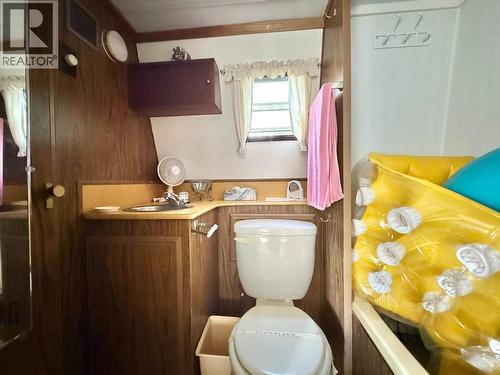 4497 Pyper Lake Road, Williams Lake, BC - Indoor Photo Showing Bathroom