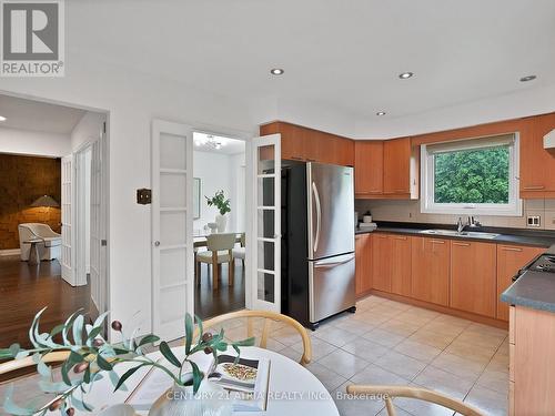 21 Longbow Square, Toronto, ON - Indoor Photo Showing Kitchen With Double Sink