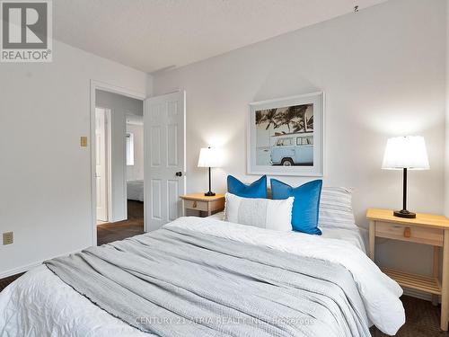 21 Longbow Square, Toronto, ON - Indoor Photo Showing Bedroom