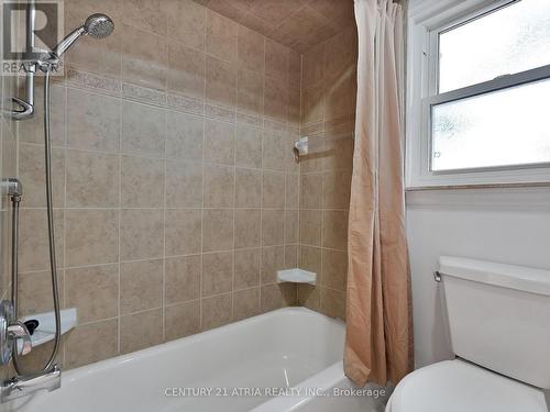 21 Longbow Square, Toronto, ON - Indoor Photo Showing Bathroom
