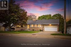 54 GRANDVIEW STREET S Oshawa (Donevan), ON L1H 7C4