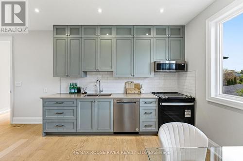 1411 Old Forest Road, Pickering, ON - Indoor Photo Showing Kitchen With Upgraded Kitchen